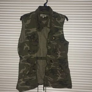 Camouflage print  sleeveless jacket